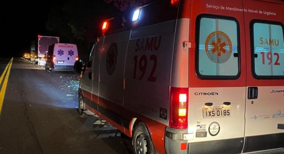 Grave acidente entre caminhões na Fernão Dias