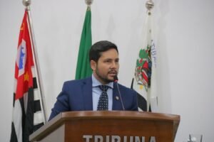 Vereador Derek Bonjardim manifesta repúdio ao Governo Federal diante da guerra urbana no Rio de Janeiro