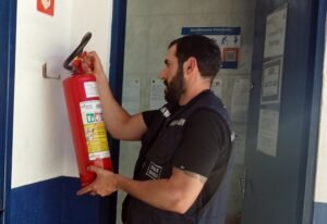 Prefeitura de Atibaia combate a incêndio