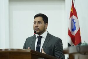 Vereador Derek propõe parceria público-privada para decoração natalina