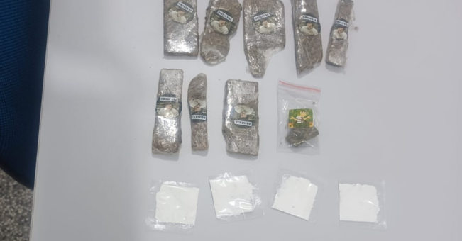 Polícia Militar prende indivíduo por porte de drogas em Bom Jesus dos Perdões.