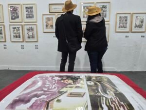 Exposição Nos Braços do Violeiro no Festival Cantos do Jaguari com exibição de documentário e apresentações musicais