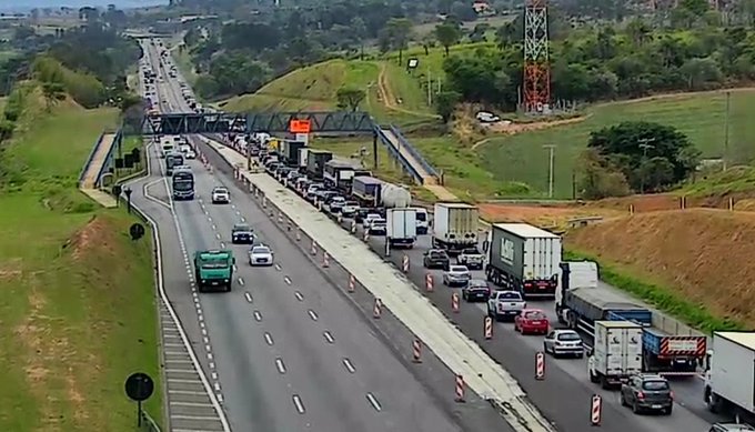 Obras causam interdição parcial na rodovia Dom Pedro I em Atibaia