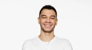 Igor Guimarães apresenta novo show solo “Stand Up de Humor” em Atibaia.