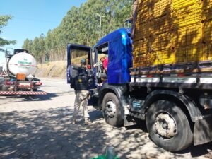 Arteris Fernão Dias realiza duas ações educativas simultâneas para prevenção de acidentes.