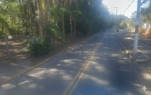 Equipes de trânsito realizam ação na Estrada Municipal Juca Sanches, na região da Unifaat