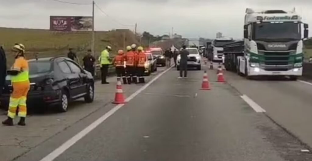 Romeiros foram atropelados na rodovia Presidente Dutra.
