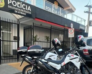 Dois indivíduos são presos por furto na al. Lucas Nogueira Garcez, em Atibaia.