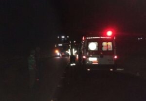 Acidente entre um carro e uma moto deixou uma pessoa ferida na rodovia Fernão Dias