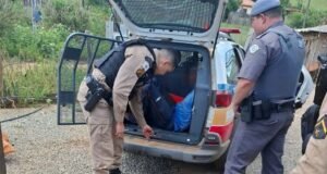 Após tentar matar a própria mãe, homem é preso pela Polícia Militar na região