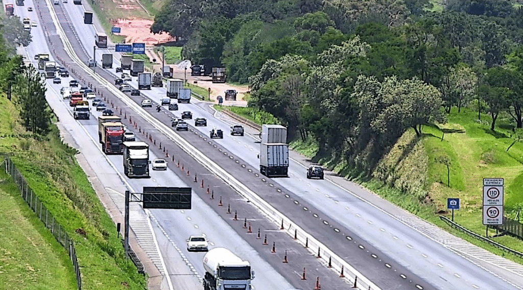 rodovia Dom Pedro I (SP-065), em Atibaia