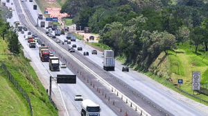 rodovia Dom Pedro I (SP-065), em Atibaia