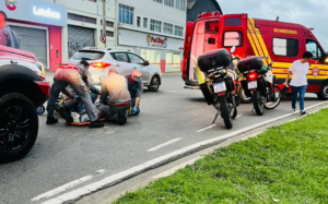 Motociclista fica ferido após acidente no Recreio Estoril, em Atibaia