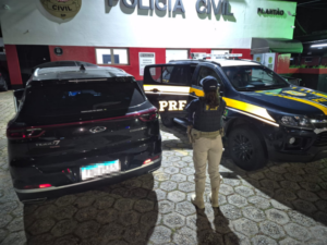 PRF recupera veículo roubado na Rodovia Fernão Dias
