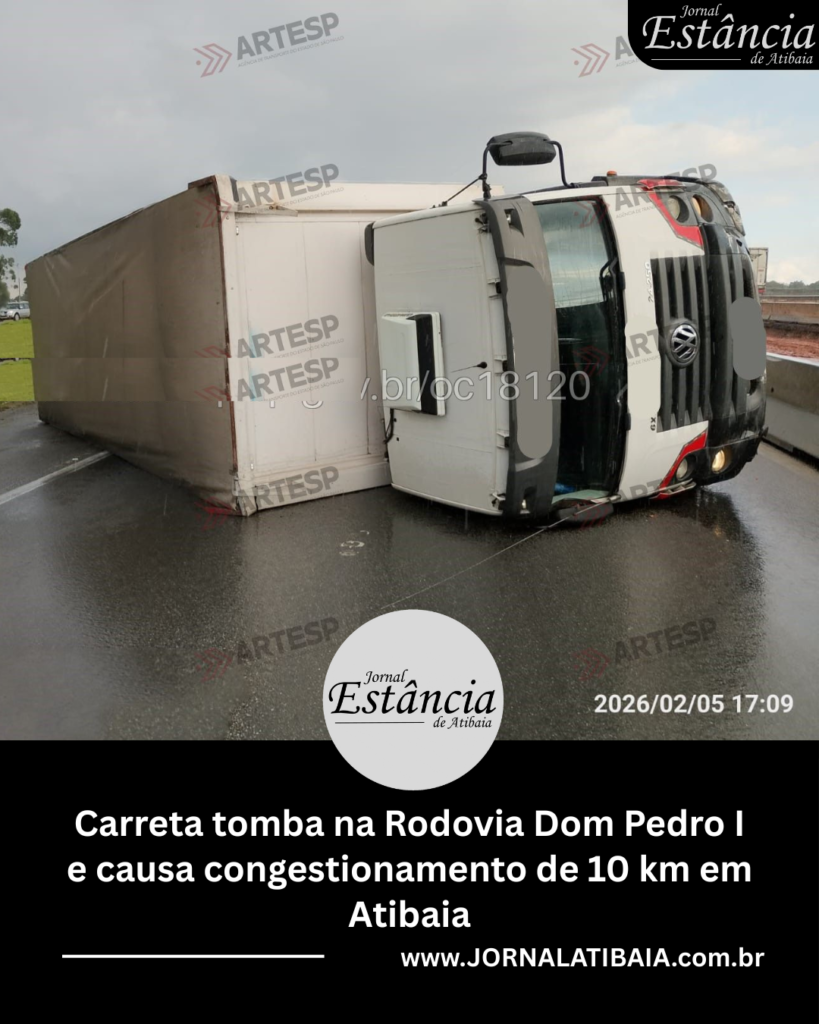 Carreta tomba na Rodovia Dom Pedro I