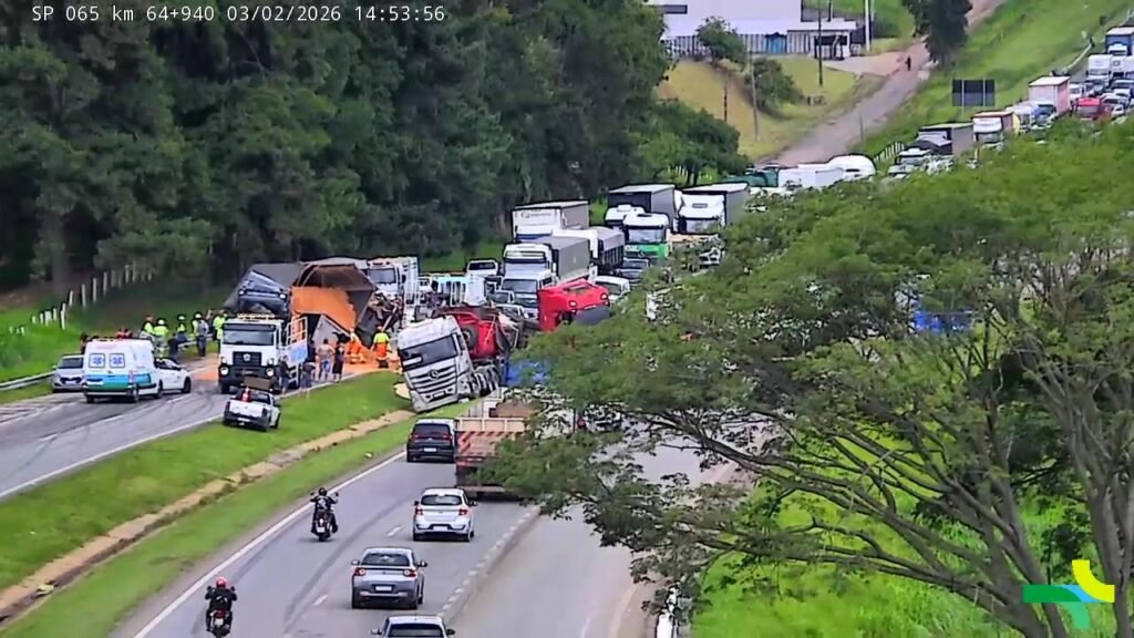 Acidente na rodovia Dom Pedro I 