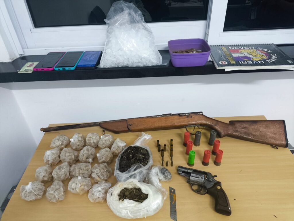 Polícia Militar prende homem por porte ilegal de arma