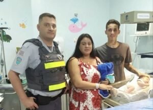 Policiais Rodoviários Salvam Recém-Nascido Engasgado