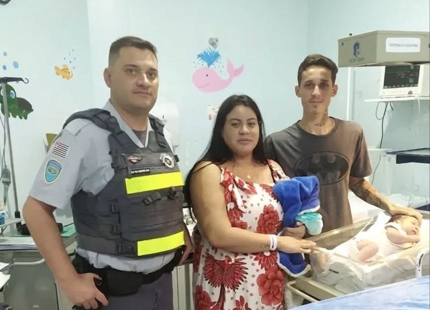 Policiais Rodoviários Salvam Recém-Nascido Engasgado