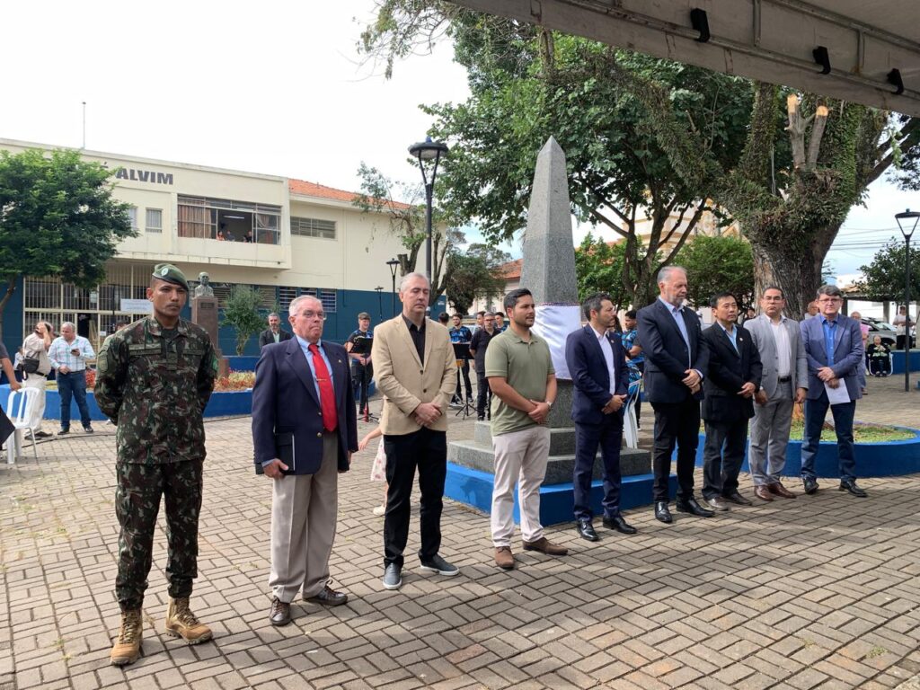 Atibaia homenageia pracinhas da FEB
