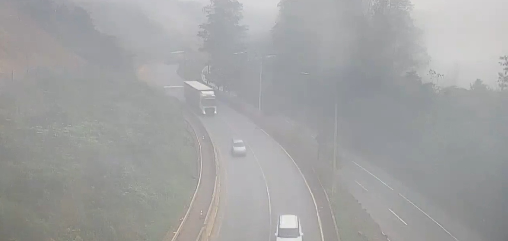 neblina na Rodovia Fernão Dias