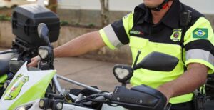 Prefeitura entrega uniformes completos e motocicletas aos agentes de trânsito