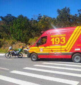 Motociclista fica ferido após colisão