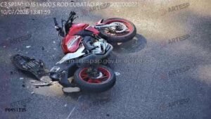 Motociclista morre após cair sob carreta na Rodovia dos Imigrantes, em CubatãoMotociclista morre após cair sob carreta na Rodovia dos Imigrantes, em Cubatão