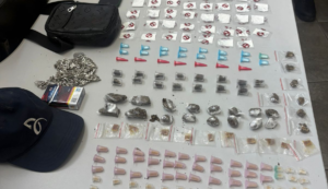PM prende dois suspeitos por tráfico de drogas e apreende crack, cocaína e maconha em Atibaia