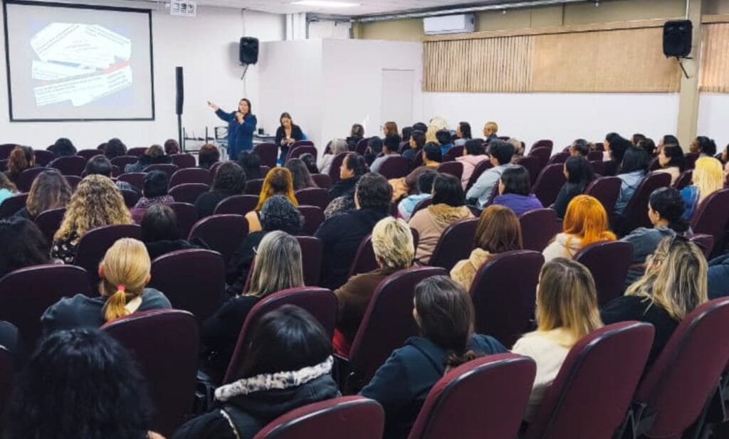 Prefeitura de Atibaia capacita mais de 230 merendeiras para o retorno às aulas da rede municipal