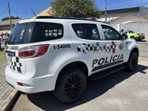 Quadrilha invade residência pelo mato e foge após roubo em Atibaia.