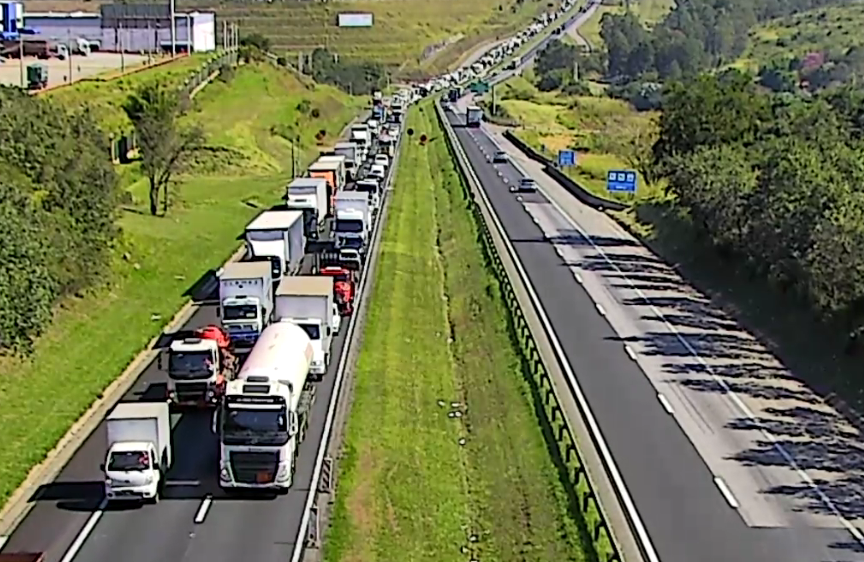 Rodovia Dom Pedro I em Atibaia