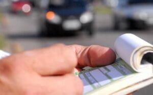 indicar de forma online quem estava dirigindo o veículo