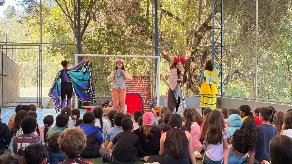 Cultura na escola: espetáculo “Voa, Berenice, Voa!” encanta alunos da rede municipal de Atibaia
