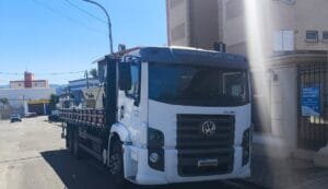 furtar caminhão carregado com chapas de metal em Atibaia