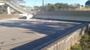 passarela desabar sobre carro na Rodovia Fernão Dias