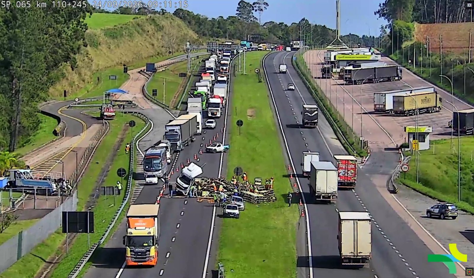 Acidente-com-duas-carretas-Rodovia-Dom-Pedro
