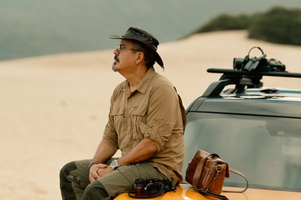 Explorador brasileiro que transformou jornada de Darwin na Patagônia lança livro em São Paulo.