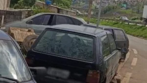 Veículos abandonados em Atibaia