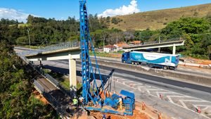 Fernão Dias terá interdição total durante a madrugada para içamento de nova passarela em Vargem