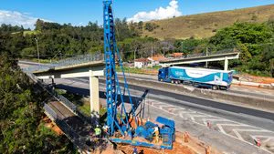 Fernão Dias terá interdição total durante a madrugada para içamento de nova passarela em Vargem
