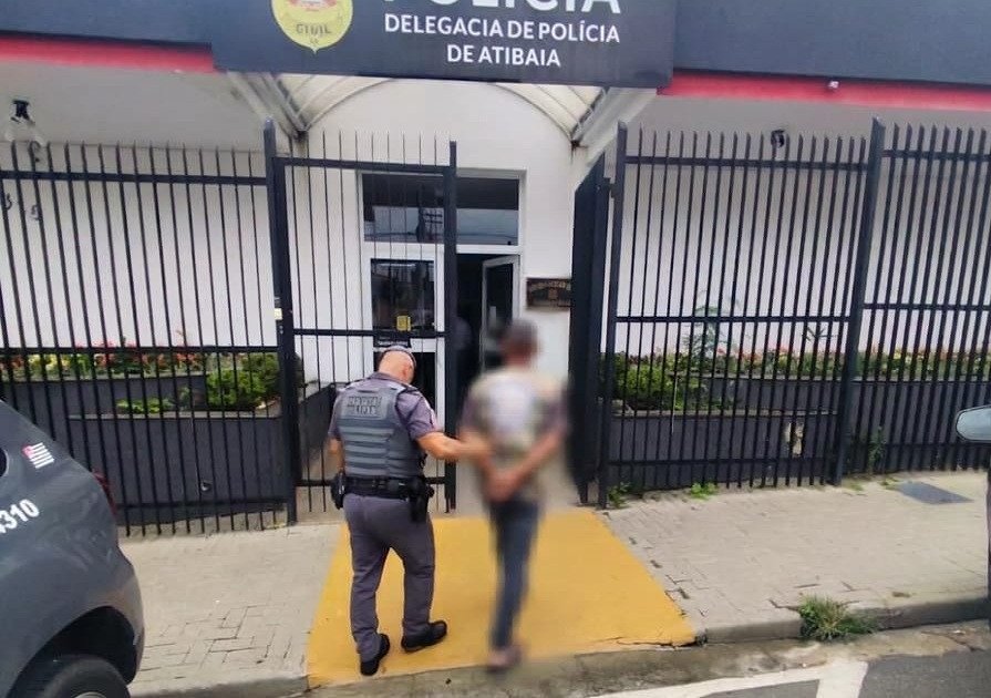 Polícia Militar prende homem procurado pela Justiça na Rua dos Pires, em Atibaia