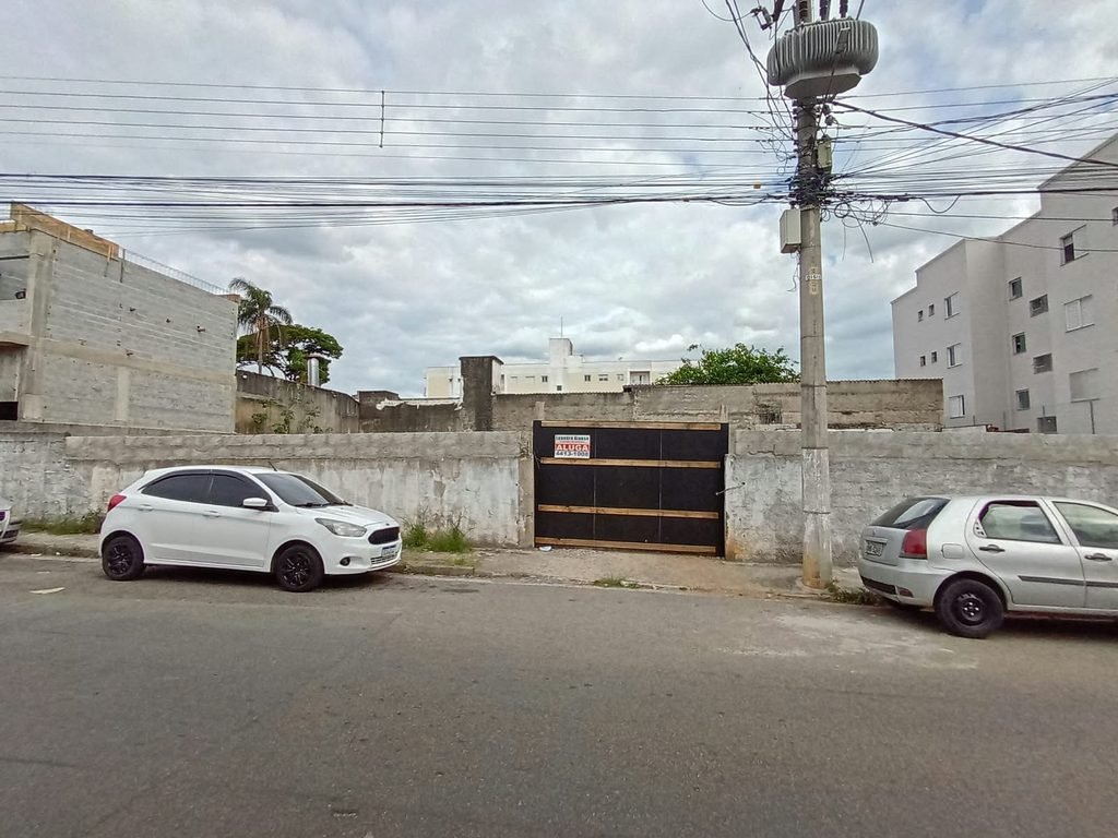 Vende-se terreno no bairro Alvinópolis, em Atibaia